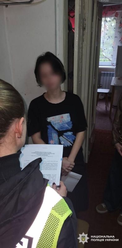 Украинские полицаи сообщают о задержании 17-летней девушки, которая предлагала украинским военным бесплатные наркотики, а в капсулах оказывалась смертельная доза метадона