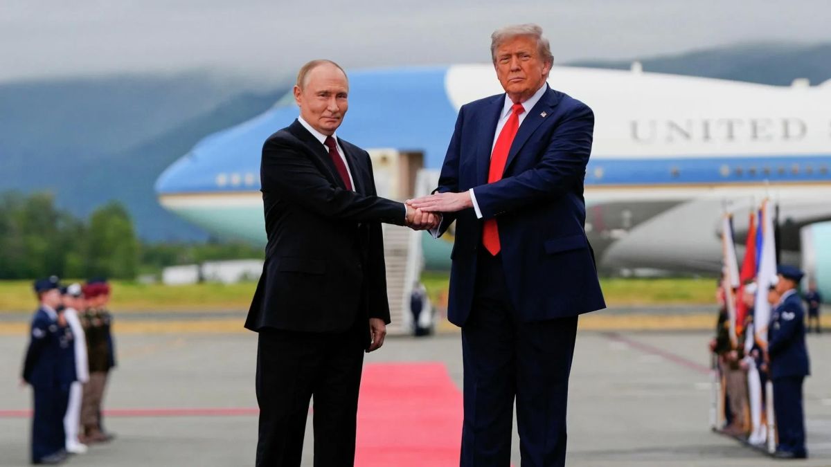 Владимир Путин и Дональд Трамп могут провести переговоры на саммите АТЭС, заявил Песков