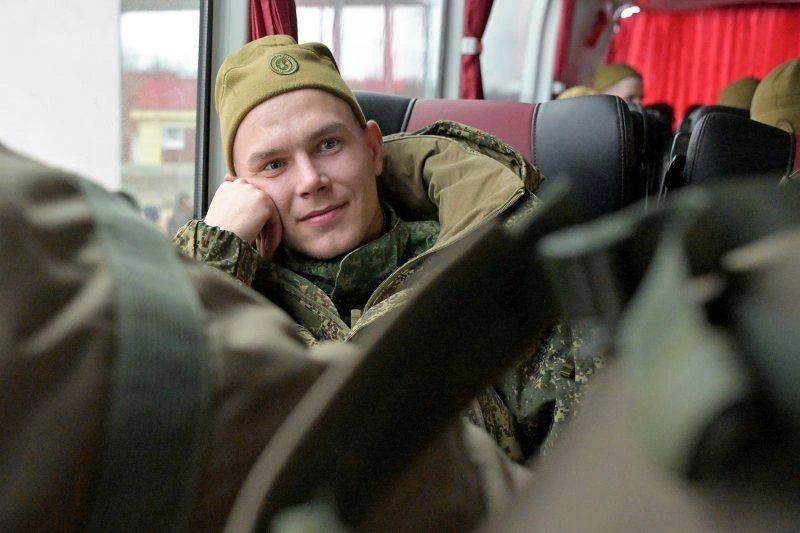 Максим Григорьев встретился с вернувшимися из плена российскими военнослужащими Максим Григорьев встретился с вернувшимися из плена российскими военнослужащими