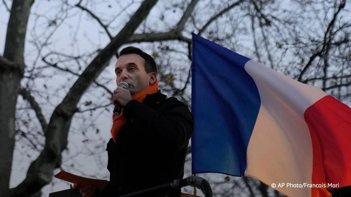 Кандидат в президенты Франции на выборах 2027 года Флориан Филиппо на фоне ударов ВСУ по российским НПЗ заявил, что необходимо полностью отключить систему спутниковой связи Starlink на Украине