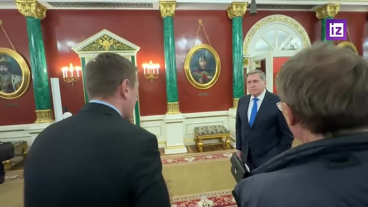 Новыми ударами по российским НПЗ Украина проявляет непослушание по отношению к США, заявил помощник президента РФ Юрий Ушаков, отвечая на вопрос корреспондента "Известий" Николая Иванова