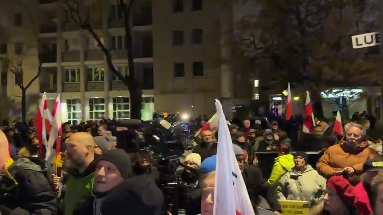 Польский депутат Браун сообщает, что приказ о захвате здания Конституционного суда был отдан министром юстиции Журеком при поддержке Туска